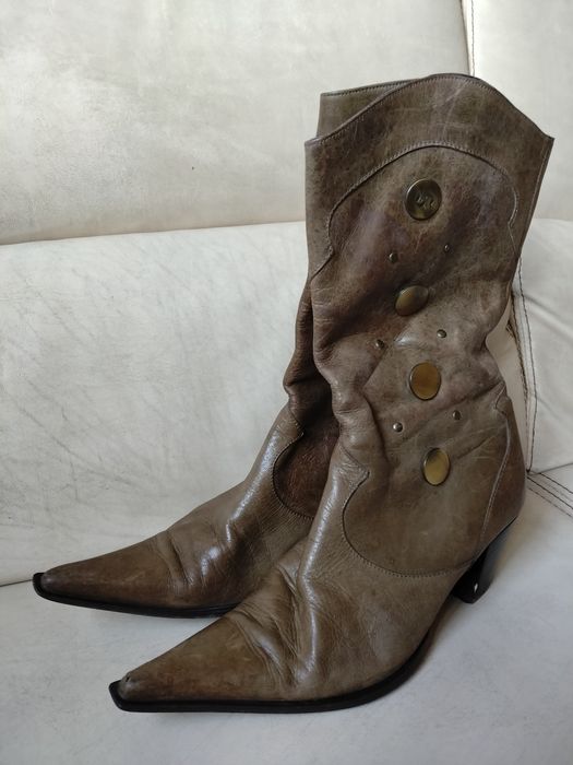 Botas em couro cano alto