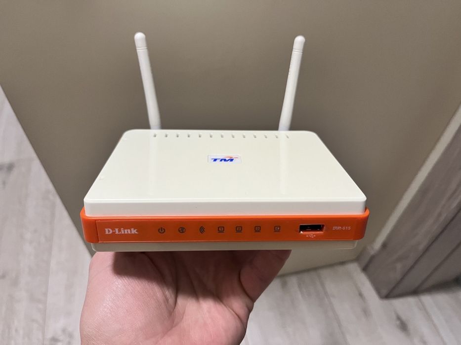 Роутер. Wireless-Router D-Link DIR-615