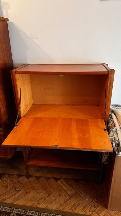 Movel louceiro ( a garrafeira é dada)