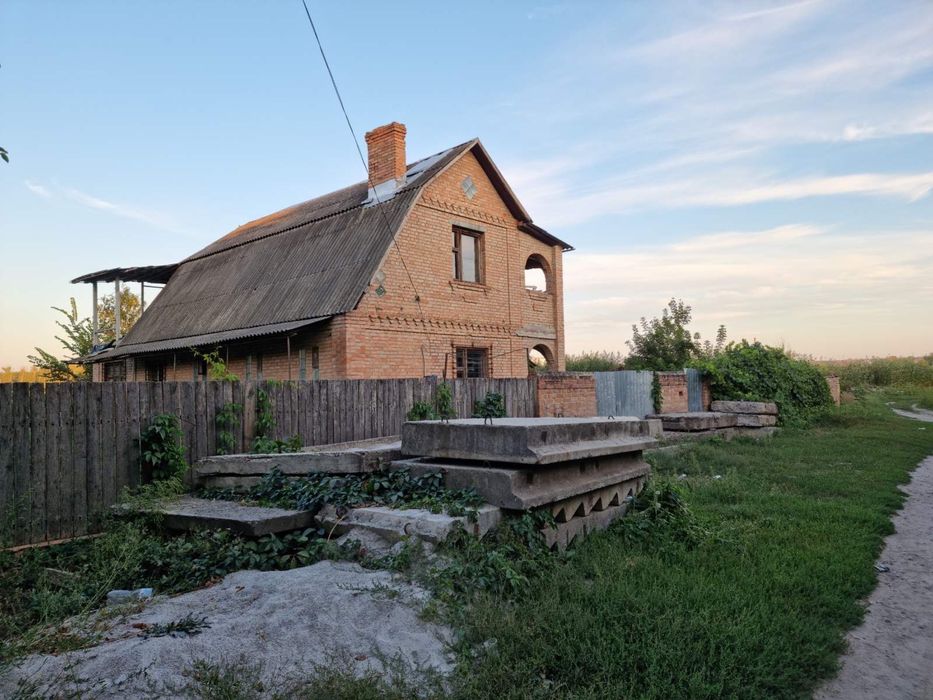 Продається недобудований будинок