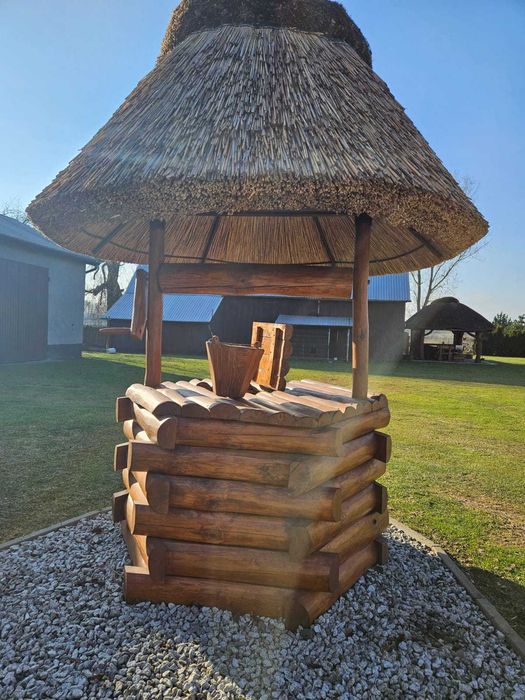 Studnia drewniana z dachem z trzciny, strzechy, z drewna. PRODUCENT!