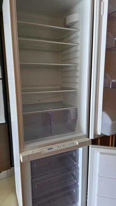 Frigorífico combinado Zanussi ZBB28650SA para venda