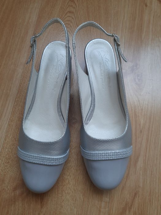 Sandały damskie typu slingback z odkrytą piętą