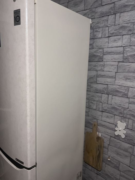 Продам холодильник под ремонт