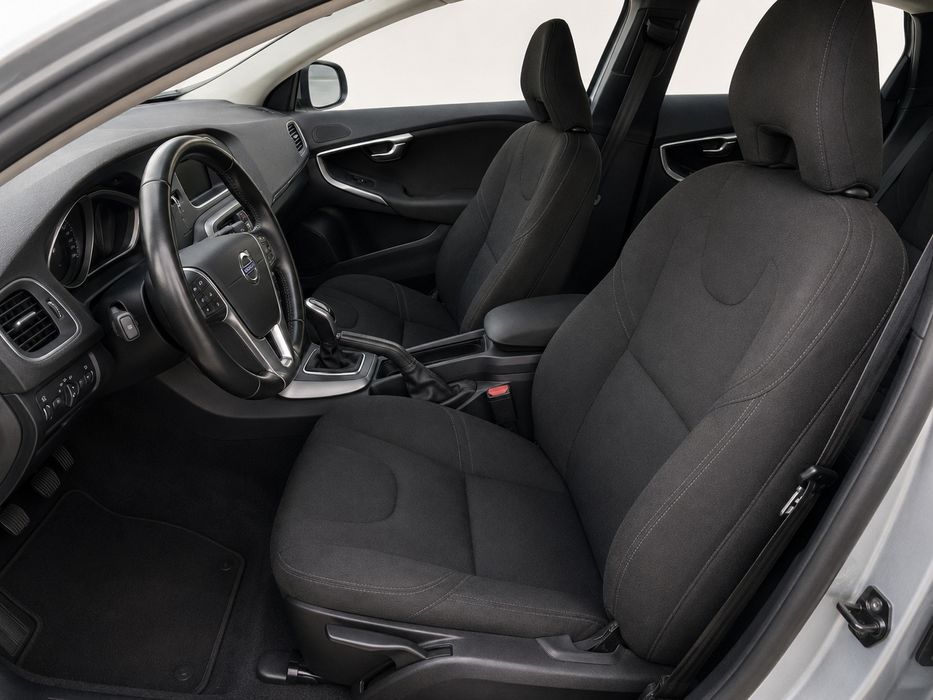 Volvo V40 2.0 D2 Momentum 2016 - Poucos kms