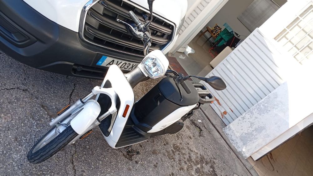 Scooter elétrica Askoll es-pro 50
