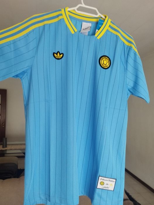 T-shirt Colômbia e Celtic Adidas terrace icons