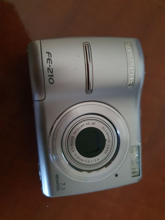 2 câmaras fotográficas prontas a disparar