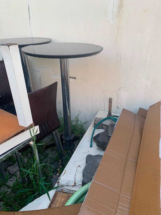 Mobiliário completo para café/restaurante – Mesas, cadeiras e bancos