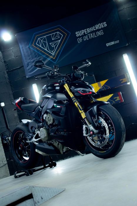 Ducati Streetfighter V4S