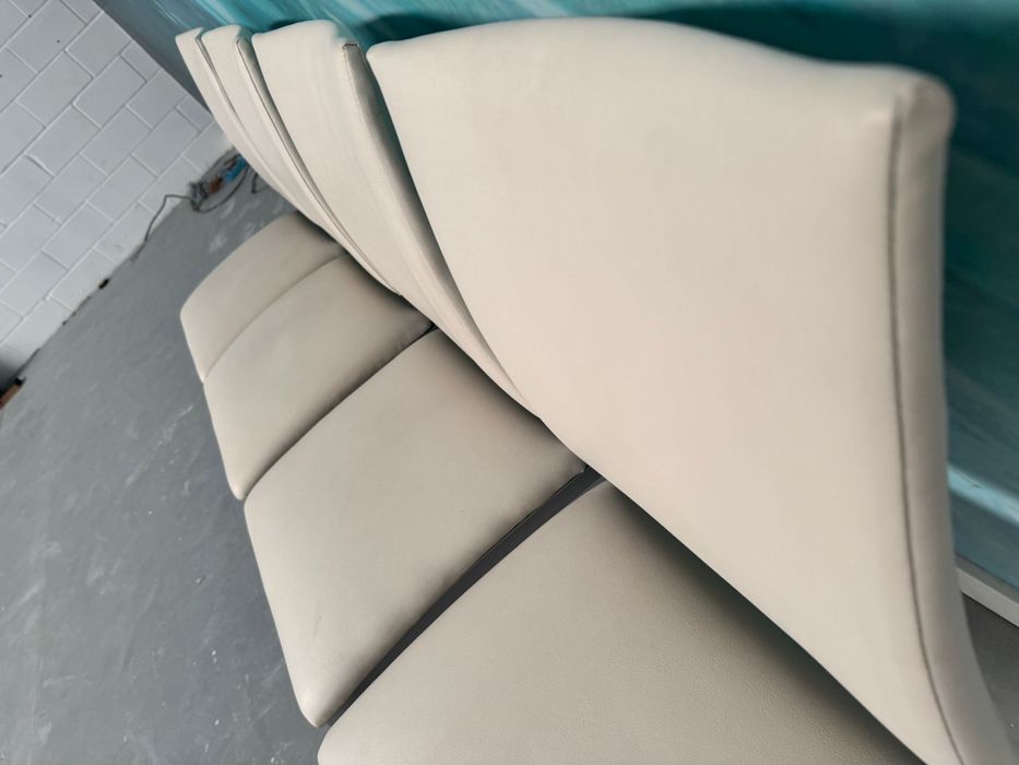 Conjunto de 4 cadeiras metálicas estofadas