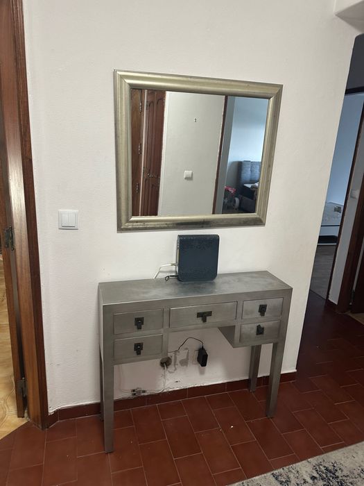 Móvel de entrada com espelho