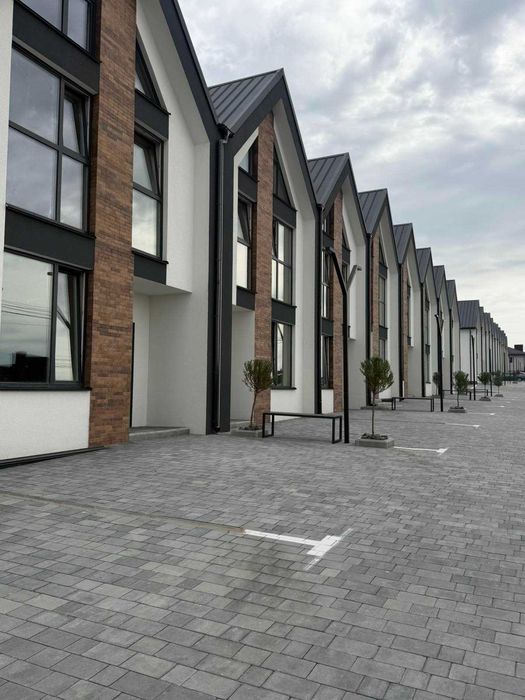 Продаж сучасного таунхауса "Aura Park"