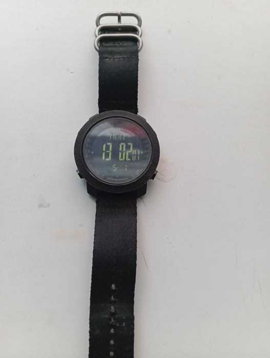 Часы наручные мужские.