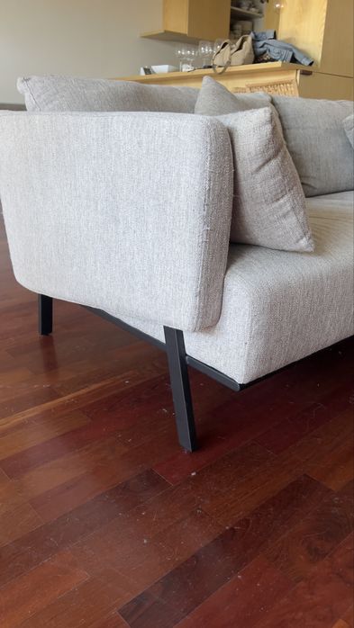 Sofa AREA com 4 anos