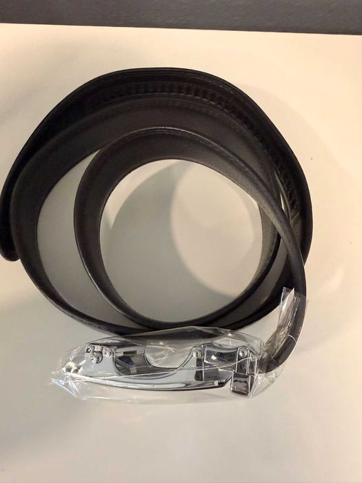 Cinto Emporio Armani (EA) em Pele - Novo - Preto/Prateado