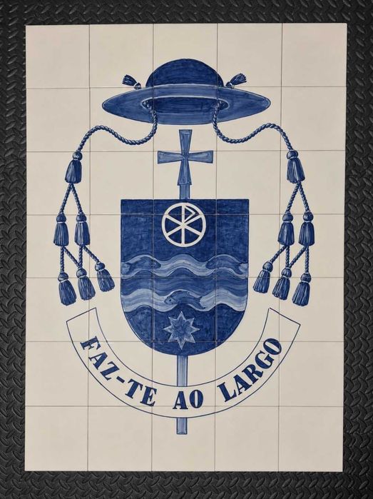 Painel de Azulejos Portugueses – Brasão Religioso | Azularte | Peça Única