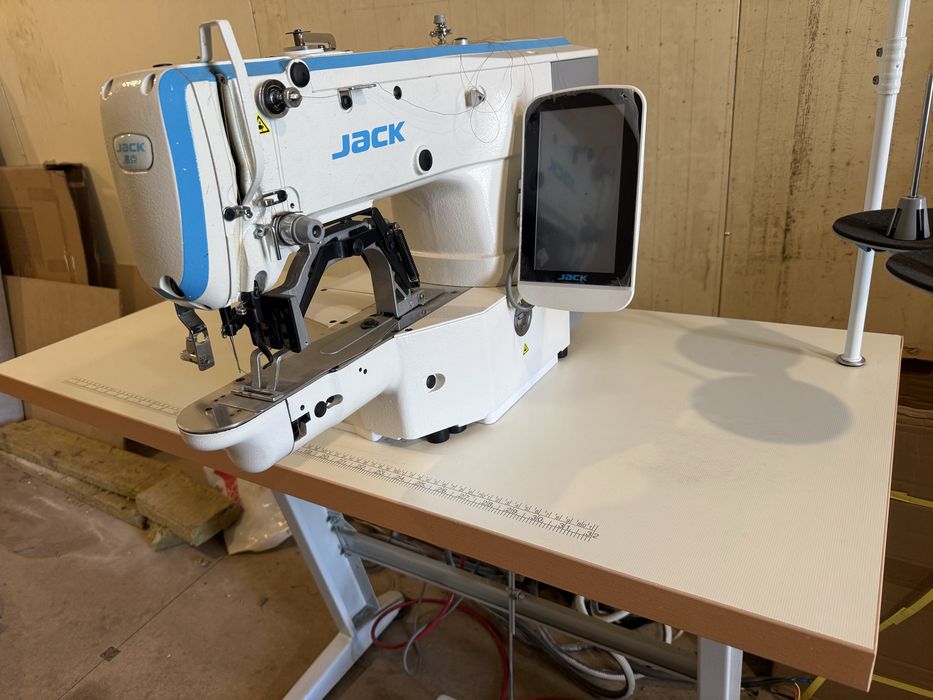Високошвидкісна електронна закріплювальна машина Jack JK- T1900GH-DII з площею шиття 40×30мм для середніх та важких тканин b