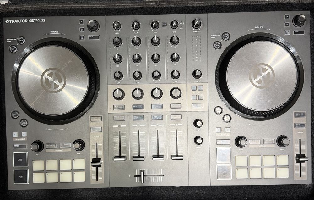 Traktor S3 + mala UDG