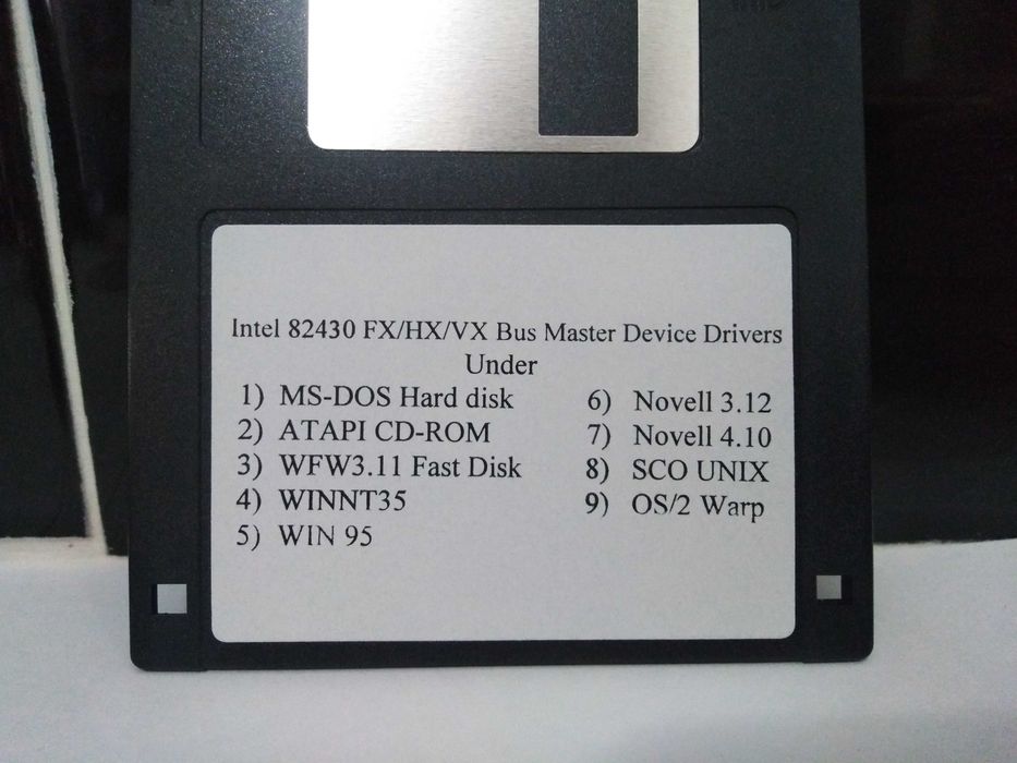 Disquete Intel 82430 FX HX VX Bus Master Device Drivers para coleccionador.