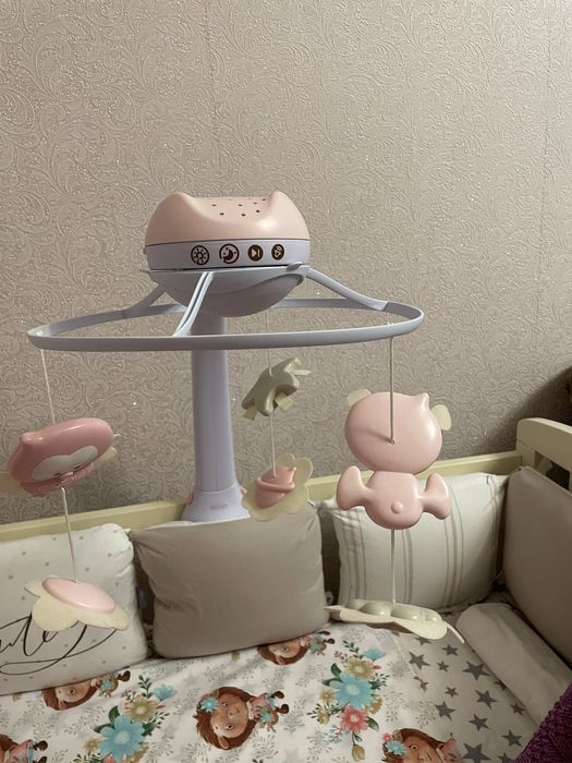 Музичний мобіль в кроватку із проектором Infantino рожевий