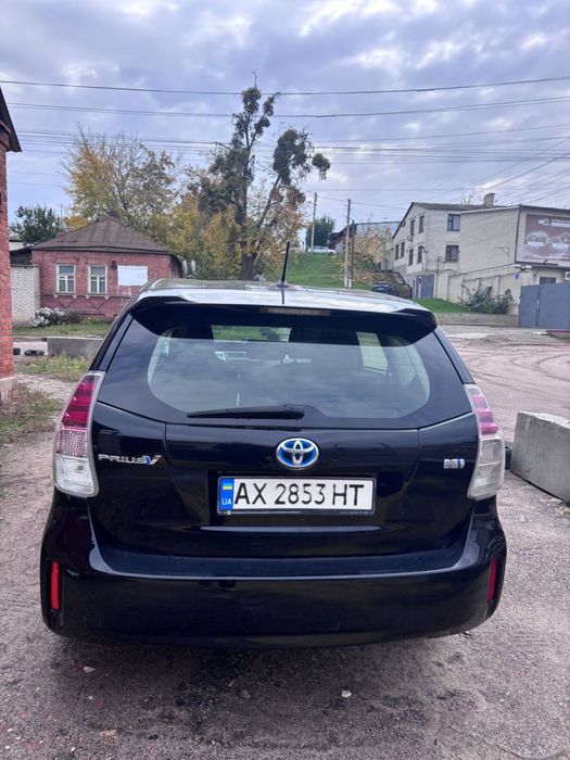 Toyota prius v 2015 1.8