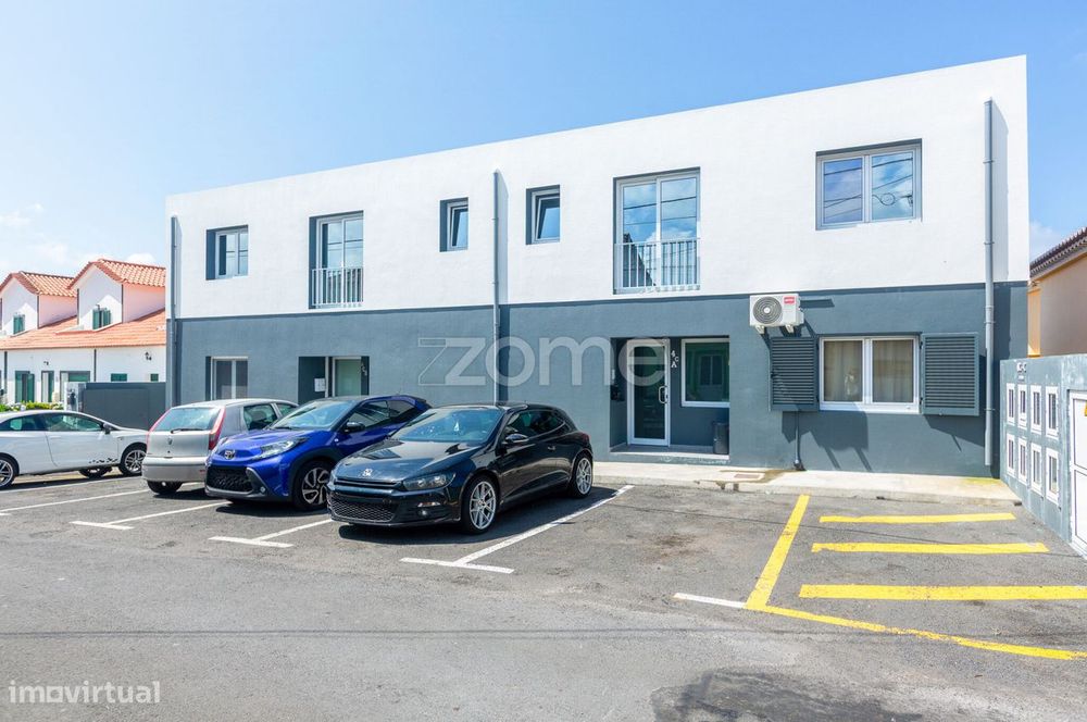 Apartamento T2 semi-novo em Rabo de Peixe