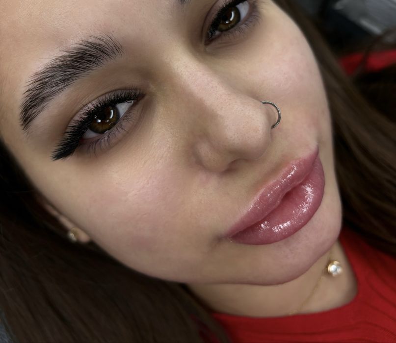 Наращивание ресниц брови