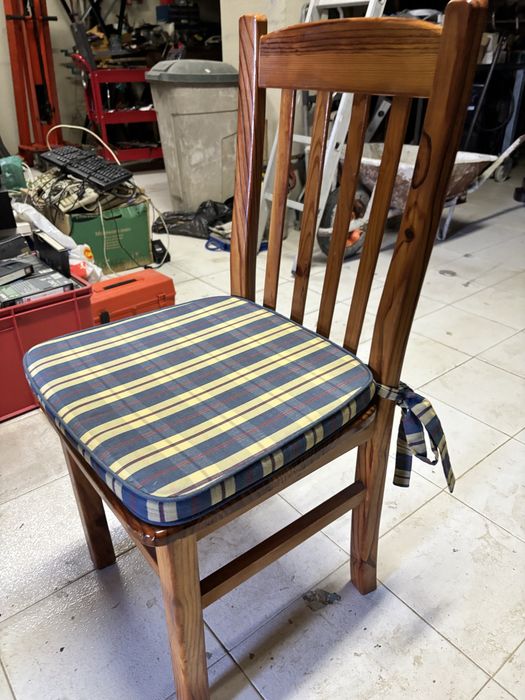 Mesa madeira macica com 10cadeiras