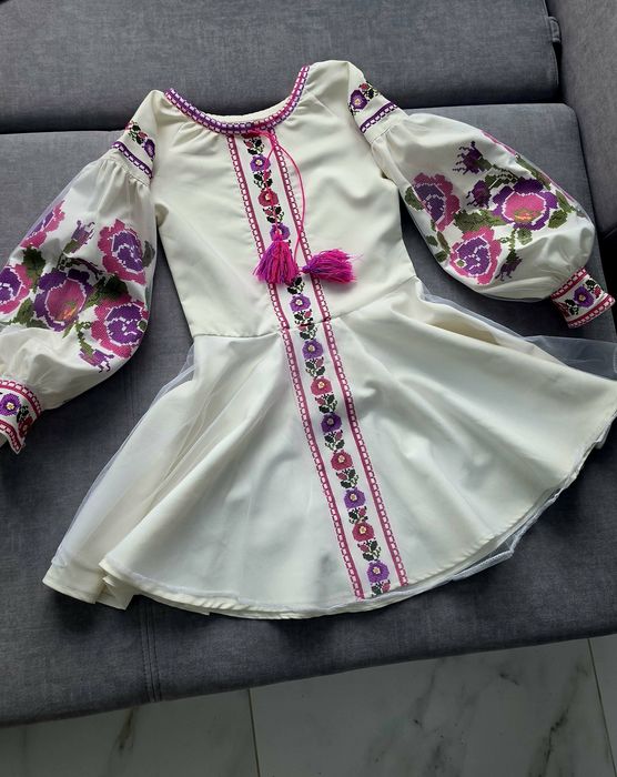 Сукня вишита для дівчинки