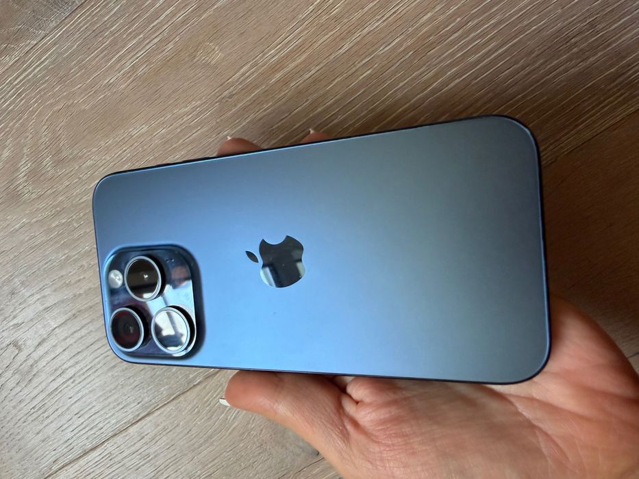 iPhone 15 Pro 256 GB granatowy
