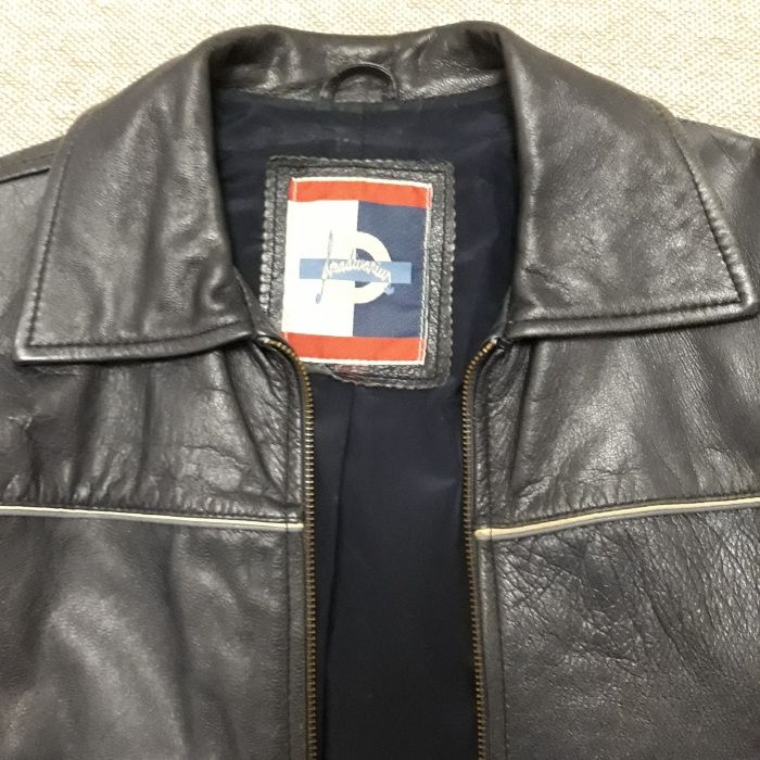 Blusão em pele azul