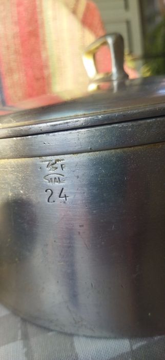 Dois tachos e uma panela em bom estado