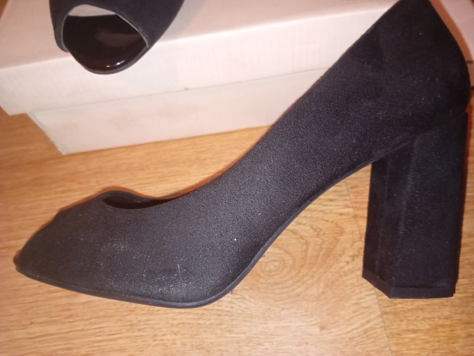 Buty na obcasie czarne