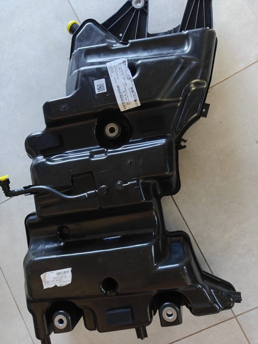 Sprzedam nowy zbiornik adblue do Mercedesa