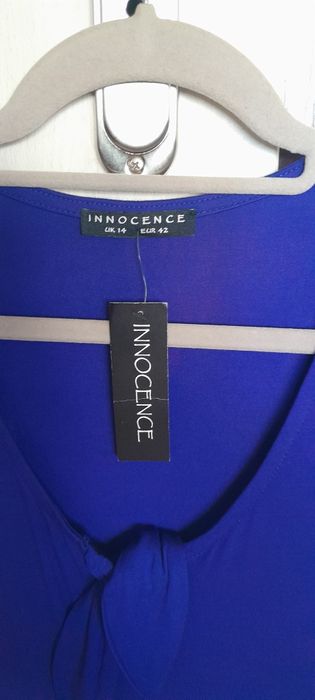 Sukienka w kolorze chabrowym