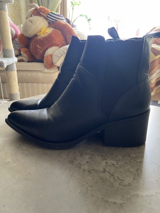 Жіночі черевики казаки