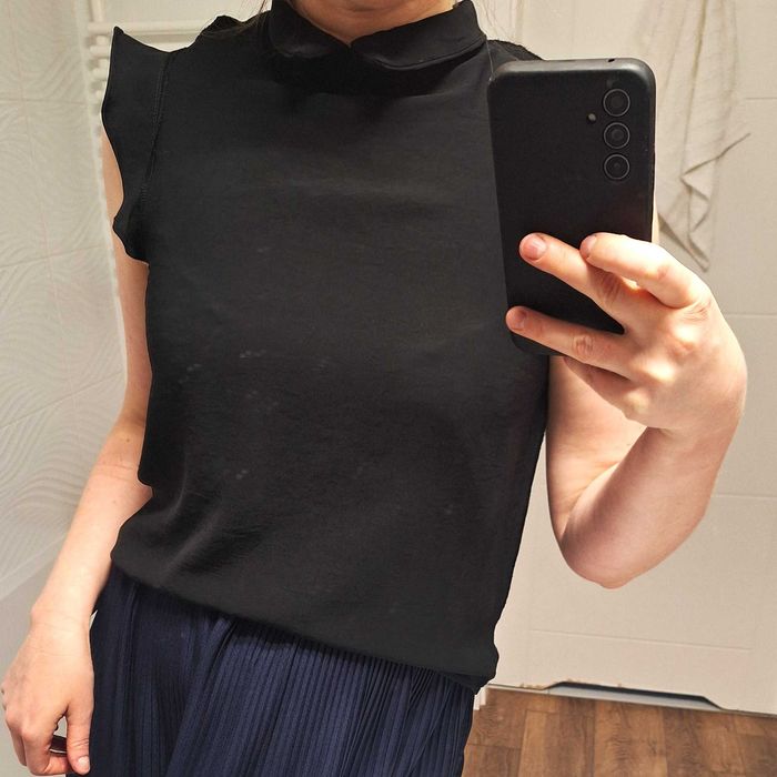 Czarna elegancka bluzka bez rękawów Mango r.S