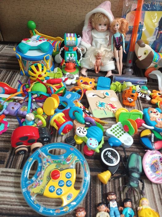 Лот іграшки, ящик з Європи