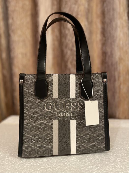 Сумка з екошкіри під бренд Guess