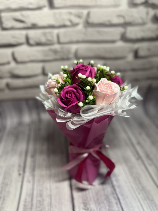 Букет з трояндами, троянди , подарунок , 8 березня