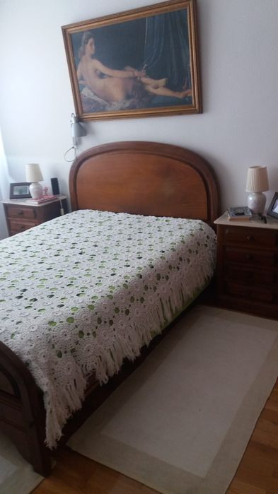 Mobília de quarto antiga em bom estado