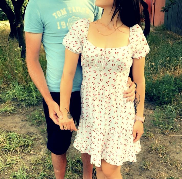 Платье белое в цветочек
