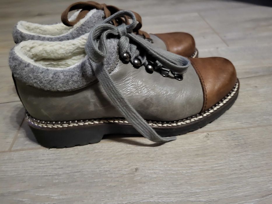 Стильні жіночі утеплені мешти