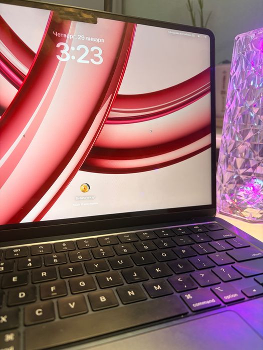 Продаю MacBook Air 2022 M2, 256 ГБ, 8 ГБ RAM — як новий!