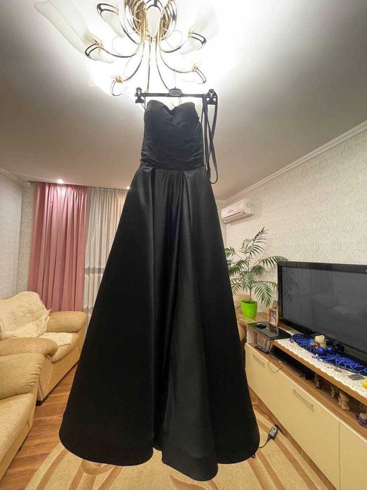 Сукня вечірня, чорна