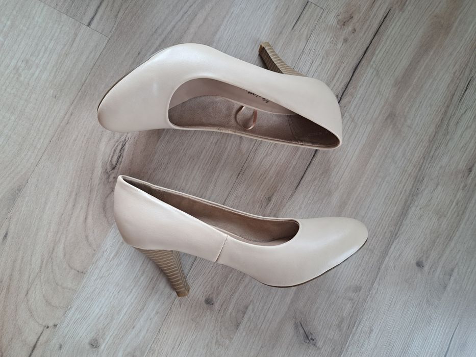 Eleganckie piękne damskie buty na obcasie, rozmiar 37, CCC beżowe