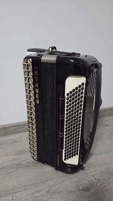 Продам акордеон HOHNER у хорошому стані.