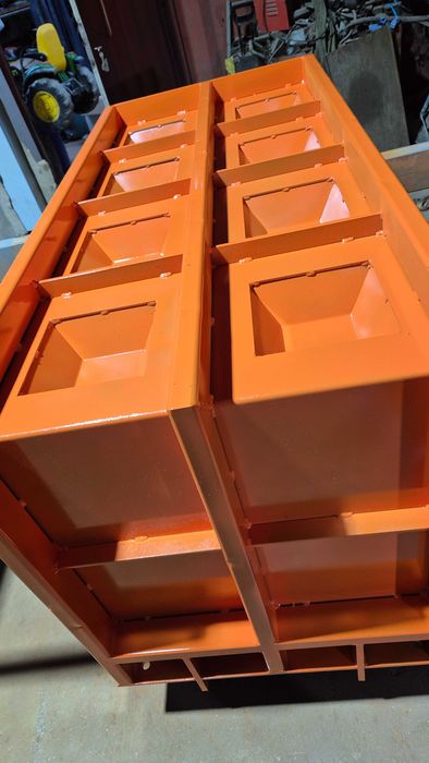 Moldes para fazer blocos de betão