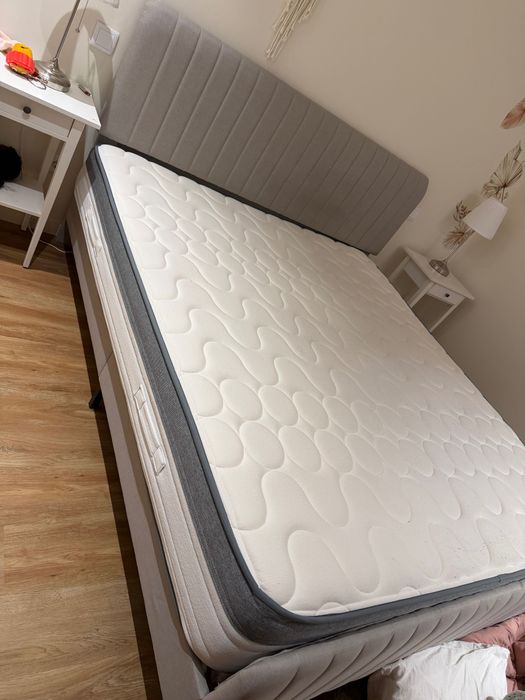 Cama de casal semi nova